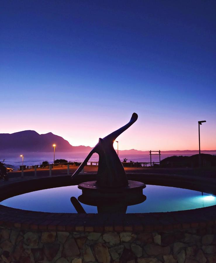 Apartment At Hermanus Waterfront エクステリア 写真